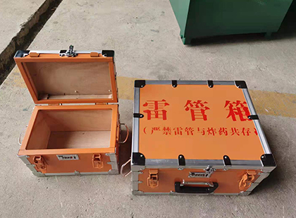 鄂伦春不同材质的雷管箱性能上有什么区别？